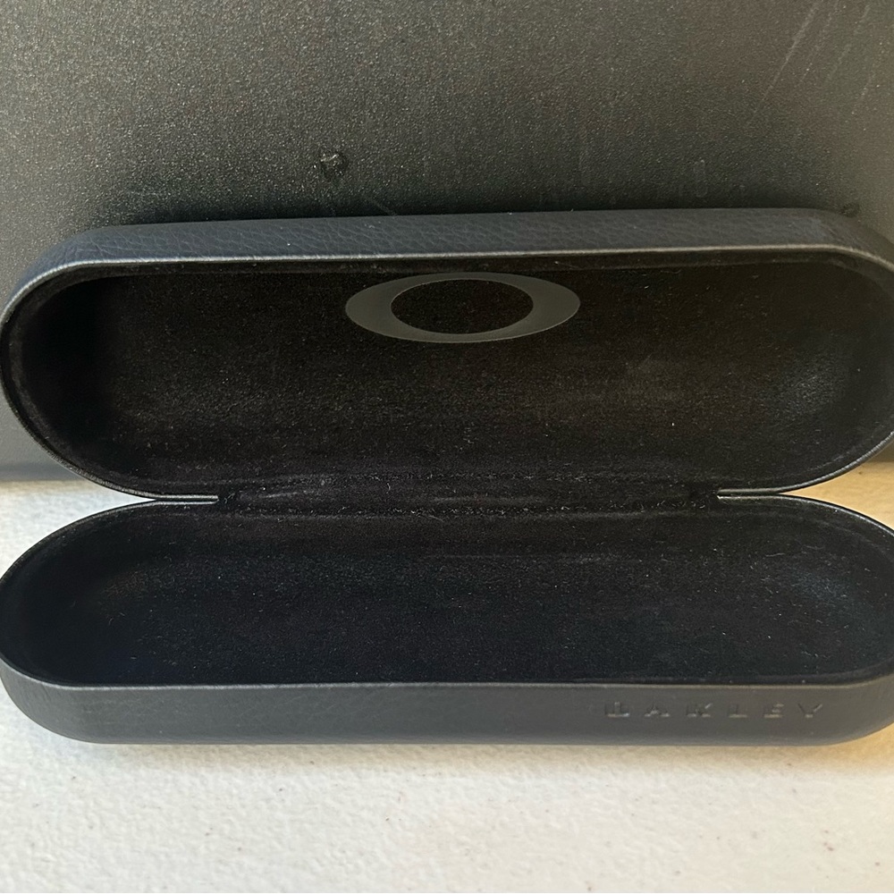 Oakley hard shell sunglass case